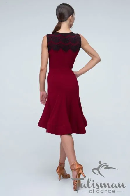Knee-length flared skirt in burgundy hue